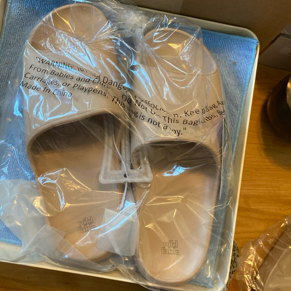 Wild Fable Cream Slide Sandals